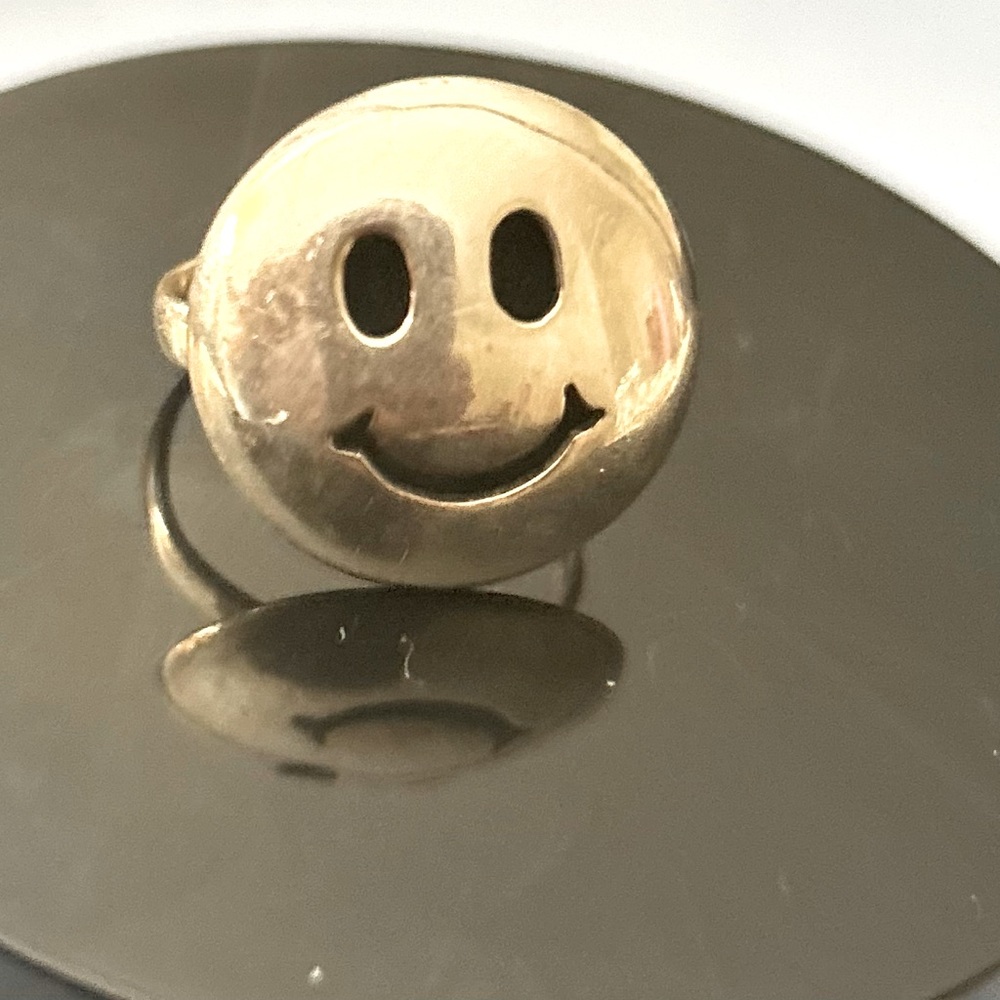 Smiley silver ring